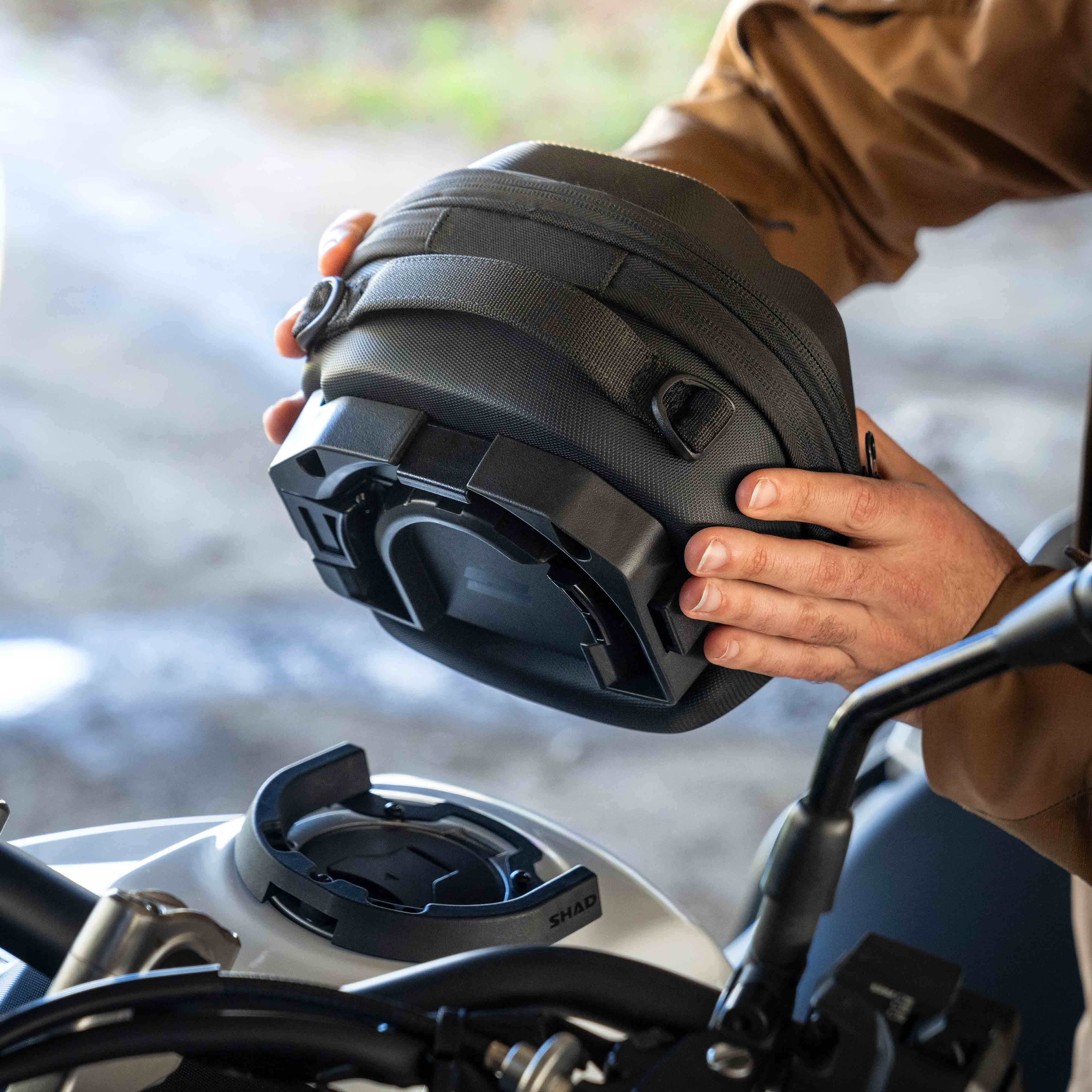 SHAD Click System Tank Bag E03C Pro