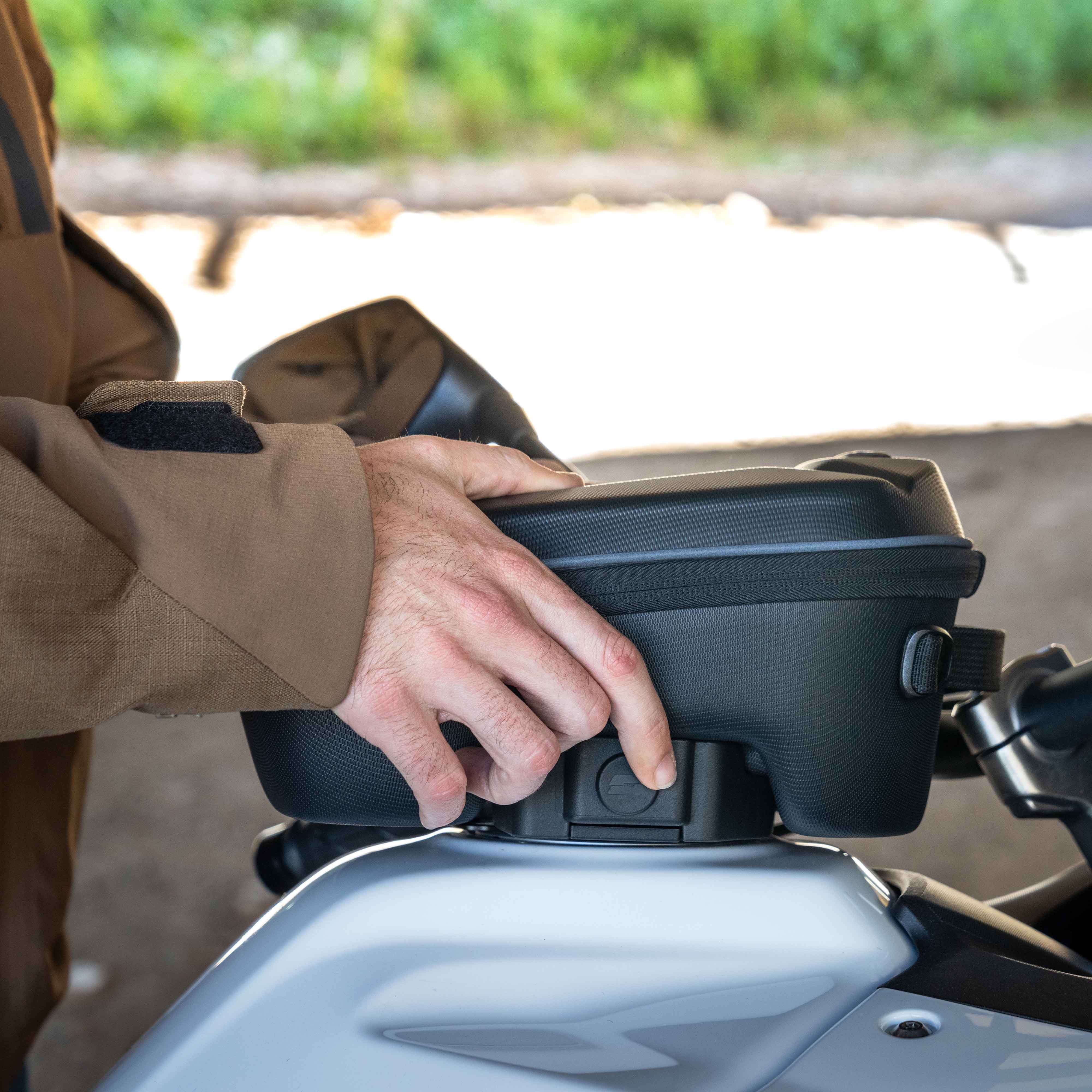 SHAD Click System Tank Bag E09CM