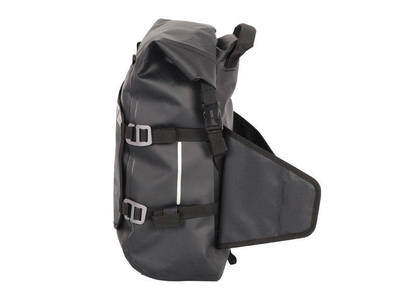 SHAD Magnetic Tank Bag SW22